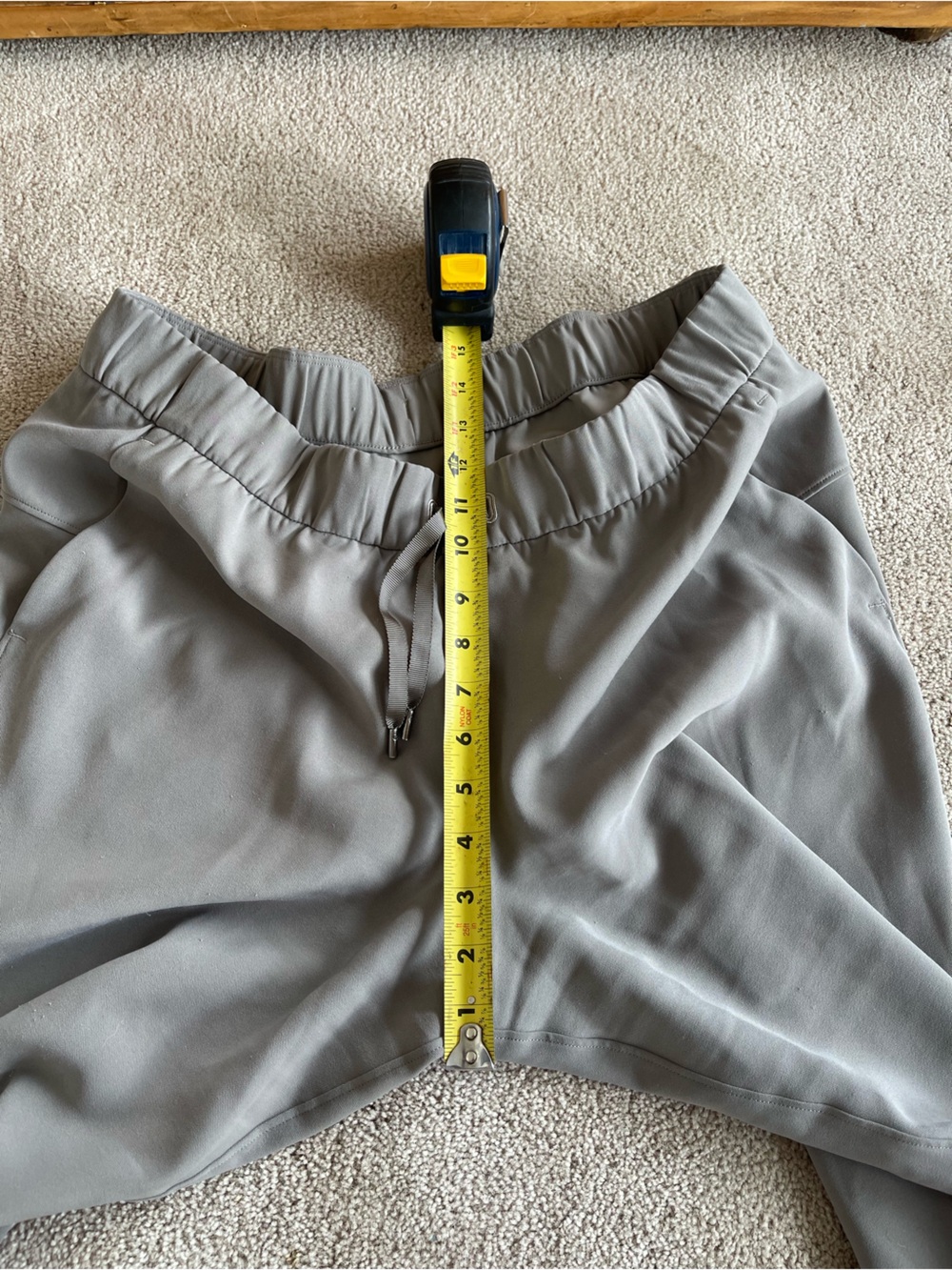 Lululemon On the Fly Jogger 28" *Woven
Grey Sage size 12 - Picture 8 of 16